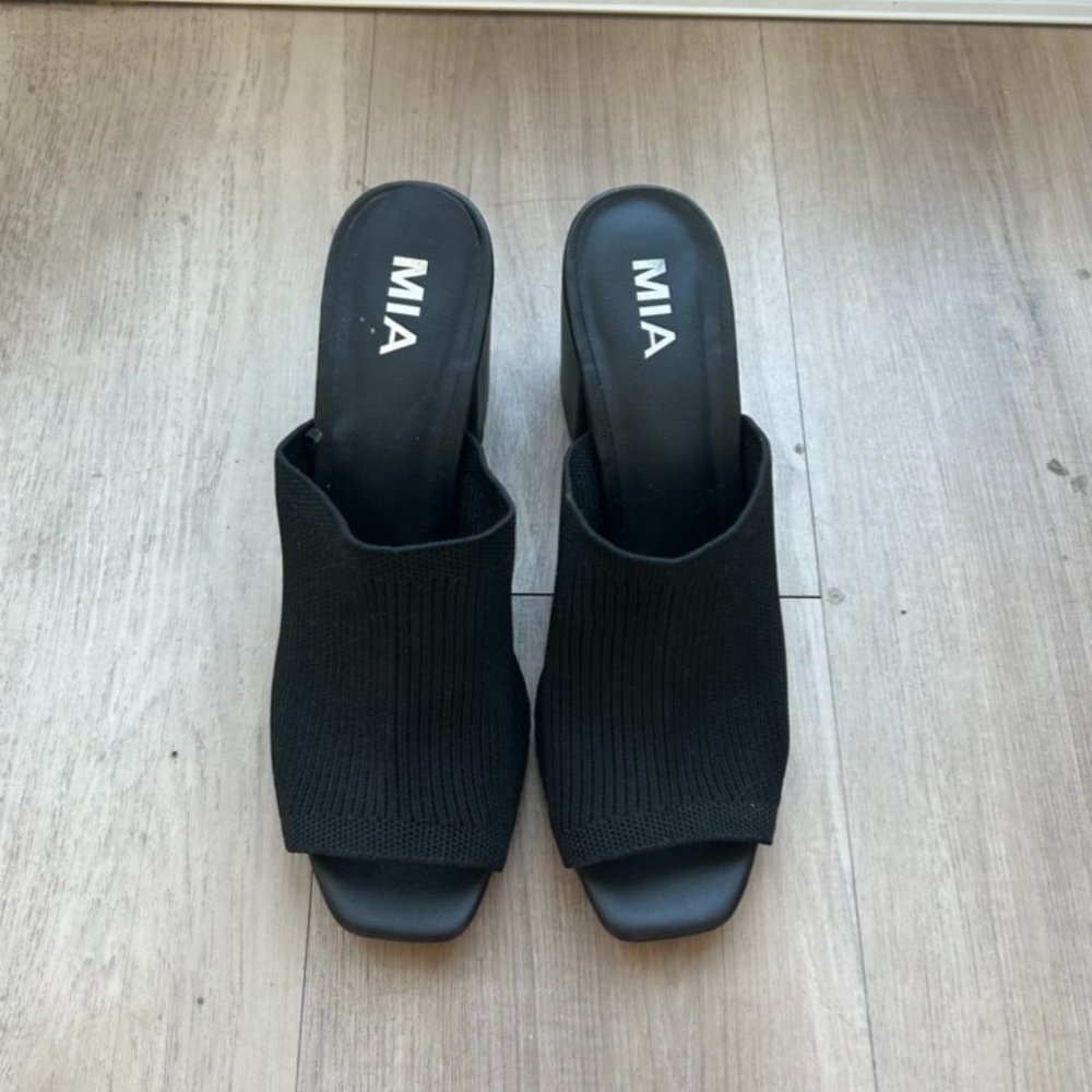 MIA Heels SIZE 8